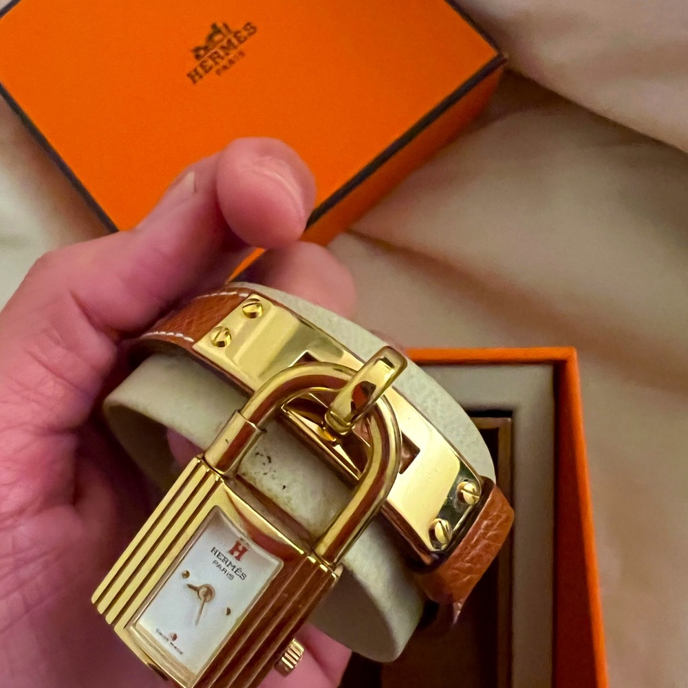 Kelly watch gold buckle with caramel strap
